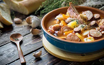 Місцева їжа: косидо мадріленьо в Мадриді, Іспанія